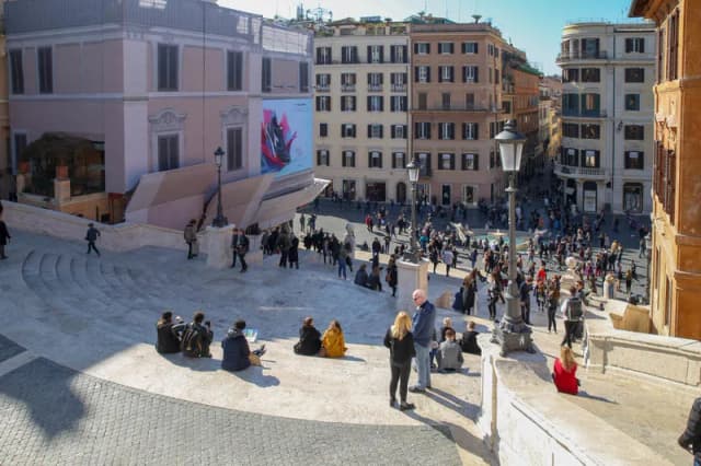Ile stopni mają schody hiszpańskie? Zaskakujące różnice w liczbie kroków Ile stopni mają schody hiszpańskie? Zaskakujące różnice w liczbie kroków