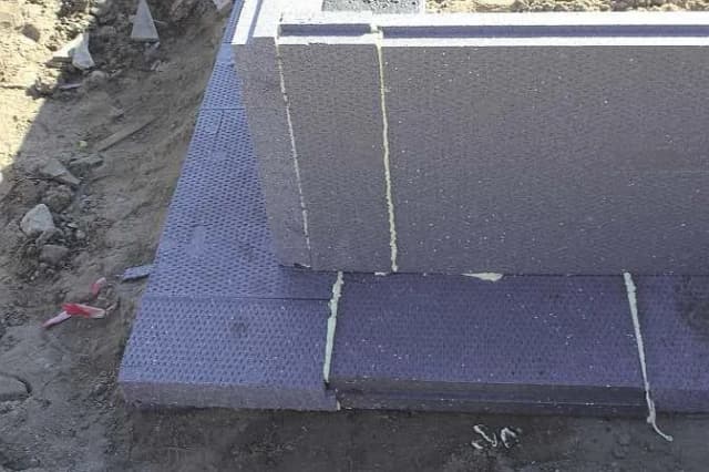 Ile styropianu na fundament? Kluczowe grubości dla skutecznej izolacji Ile styropianu na fundament? Kluczowe grubości dla skutecznej izolacji