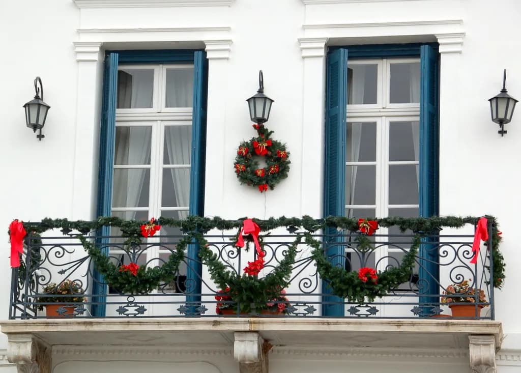 Jak ustroić balkon na święta - inspiracje, które zachwycą gości Jak ustroić balkon na święta - inspiracje, które zachwycą gości