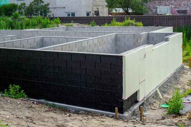 Jakie bloczki na fundament – wybierz najlepsze rozwiązania budowlane Jakie bloczki na fundament – wybierz najlepsze rozwiązania budowlane