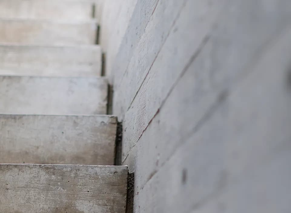 Jak zalać schody: krok po kroku, aby uniknąć błędów i strat Jak zalać schody: krok po kroku, aby uniknąć błędów i strat