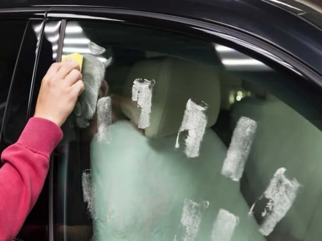 Jak zdjąć naklejki z okna? Skuteczne metody, które naprawdę działają Jak zdjąć naklejki z okna? Skuteczne metody, które naprawdę działają