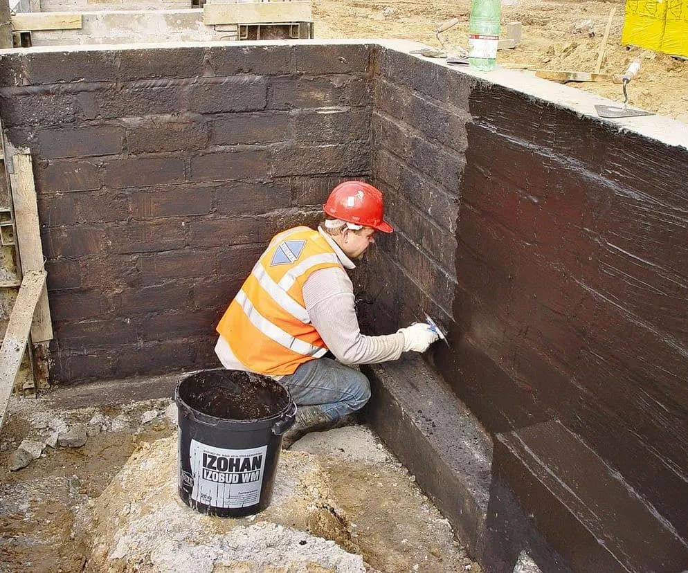 Czym zasypać fundamenty z zewnątrz, aby uniknąć problemów z wilgocią? Czym zasypać fundamenty z zewnątrz, aby uniknąć problemów z wilgocią?