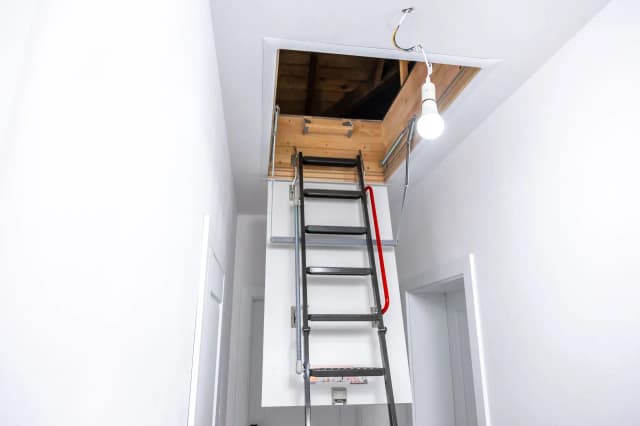 Jak zrobić schody składane na ścianę - proste kroki i porady Jak zrobić schody składane na ścianę - proste kroki i porady