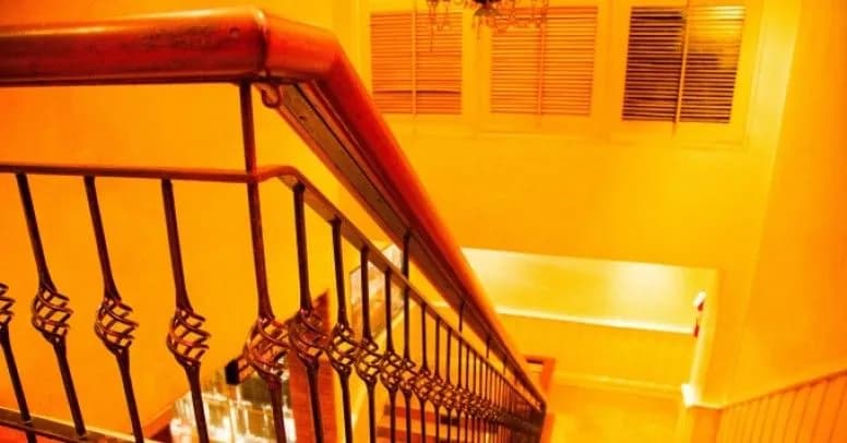 Jak wnieść ciężar po schodach bez ryzyka kontuzji i zmęczenia Jak wnieść ciężar po schodach bez ryzyka kontuzji i zmęczenia