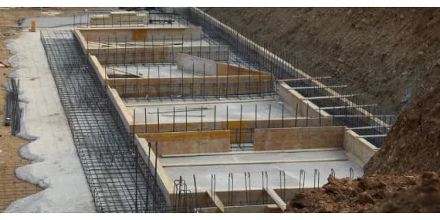 Z czego zrobić fundament pod szklarnię – uniknij kosztownych błędów Z czego zrobić fundament pod szklarnię – uniknij kosztownych błędów