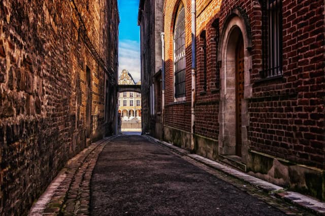 Jak wzmocnić fundamenty i uniknąć kosztownych napraw budynku Jak wzmocnić fundamenty i uniknąć kosztownych napraw budynku