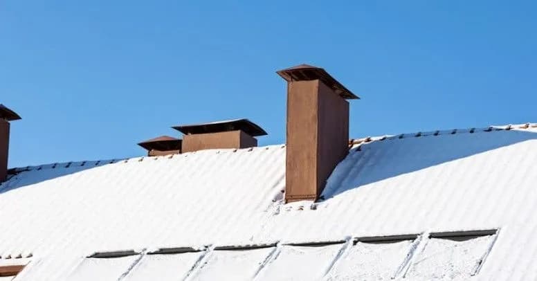 Jak zrzucić śnieg z dachu bez ryzyka uszkodzenia konstrukcji Jak zrzucić śnieg z dachu bez ryzyka uszkodzenia konstrukcji